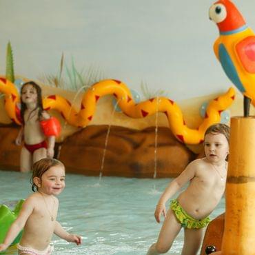 Urlaub mit Baby Baby-Pool im Alphotel